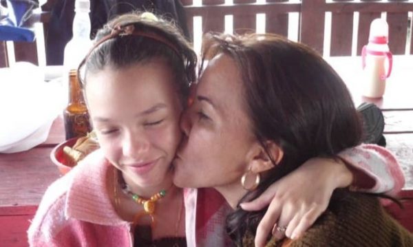 Yamilka visiting her daughter, during the mission in Venezuela (2011).