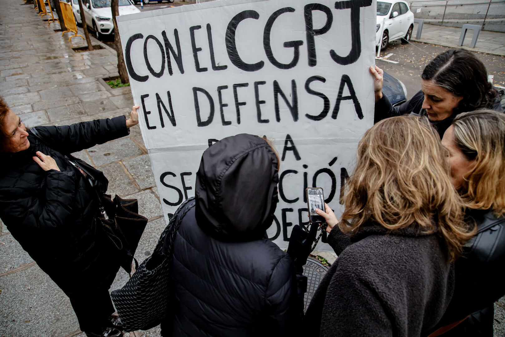 Demonstrators in defence of the separation of powers in front of the CGPJ | Europa Press